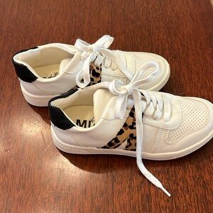 Mia kids sneakers